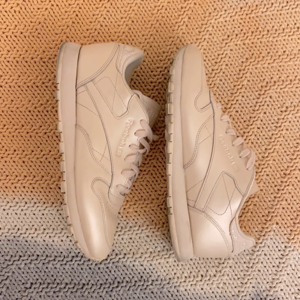 Reebok light pink classic sneakers size 8
